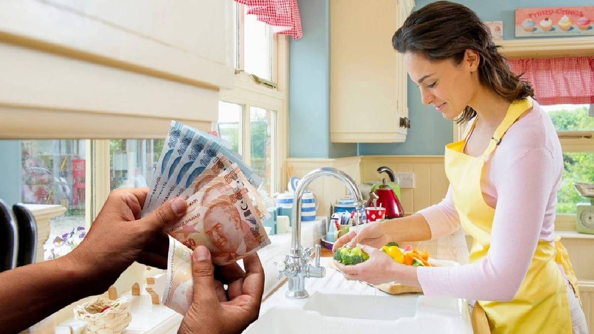 Cumhurbaşkanı Erdoğan duyurdu: Ev kadınlarına 3 bin 700 lira verilecek! O şartı sağlamak yeterli