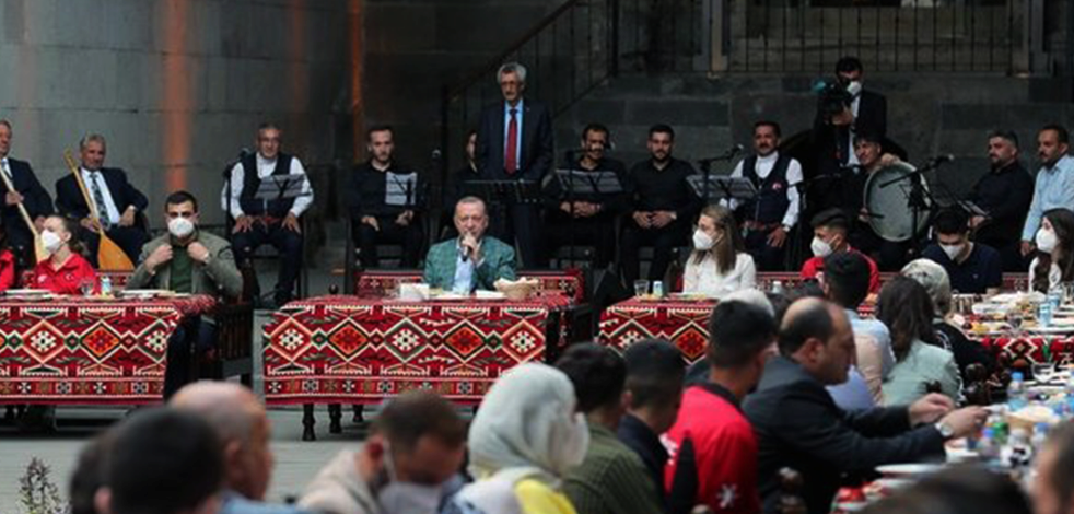 Cumhurbaşkanı Erdoğan, Erzurum’da gençlerle buluştu
