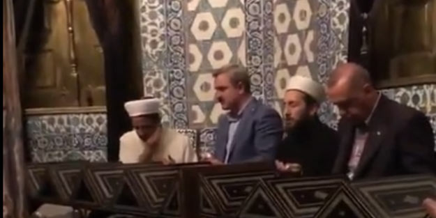 Cumhurbaşkanı Erdoğan Eyüp Sultan'da dua etti