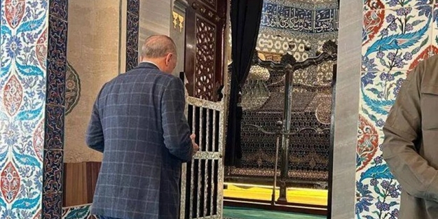Cumhurbaşkanı Erdoğan, Eyüp Sultan'da dua etti