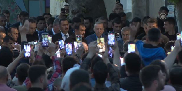 Cumhurbaşkanı Erdoğan Eyüpsultan Camisi'nde böyle karşılandı: İşte ordu işte komutan