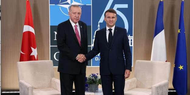 Erdoğan Macron ile görüştü