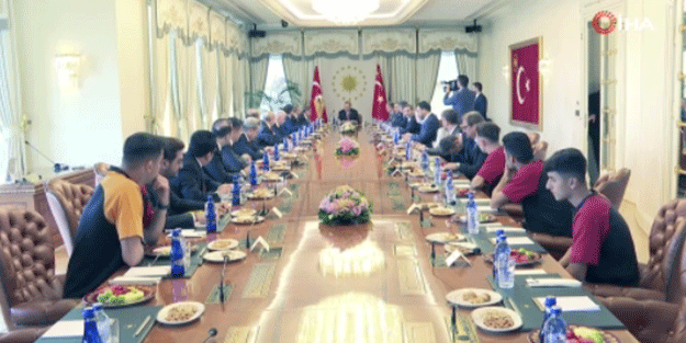 Cumhurbaşkanı Erdoğan Galatasaray heyetini kabul etti!