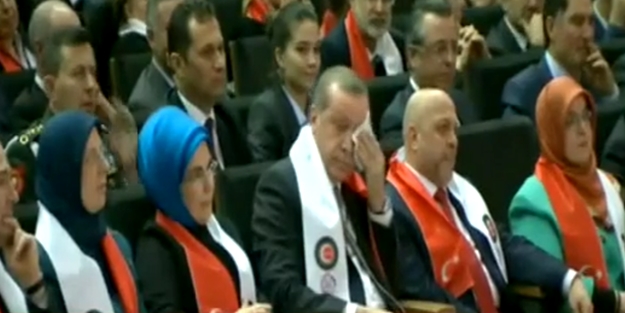 Erdoğan gözyaşlarına hakim olamadı - VİDEO