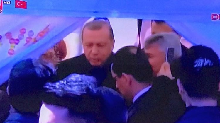Cumhurbaşkanı Erdoğan CHP'nin 'Hayır' çadırına girdi!