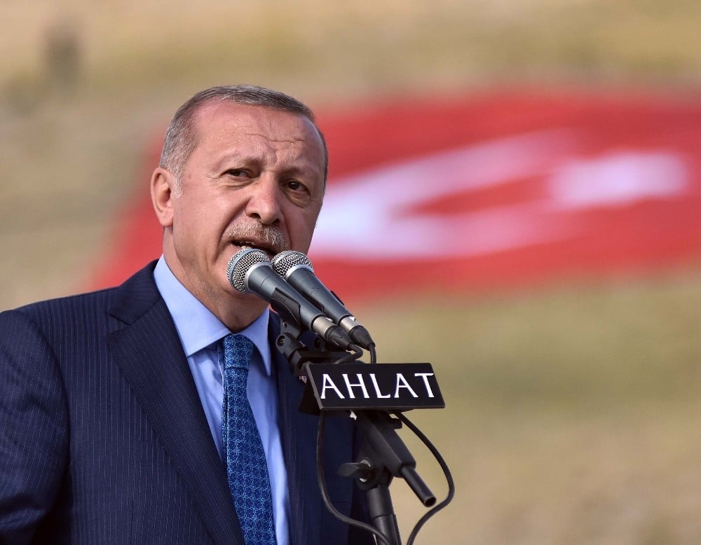 Cumhurbaşkanı Erdoğan: “Her karışında bir yiğidin yattığı bu mübarek topraklarda olmanın heyecanı yaşıyoruz” 