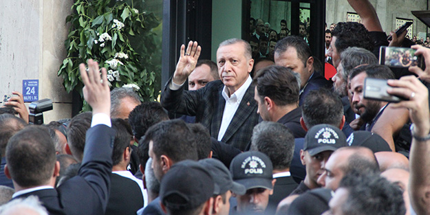 Cumhurbaşkanı Erdoğan için akın akın geldiler! Büyük sevgi gösterisi