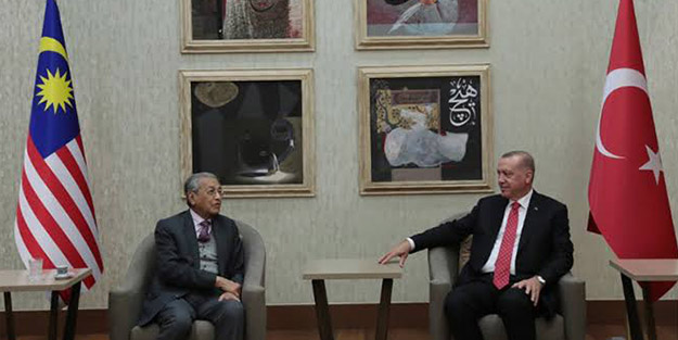 Cumhurbaşkanı Erdoğan ile Malezya Başbakanı Mahathir Muhammed basına kapalı görüştü! İki ülke arasında 15 anlaşma
