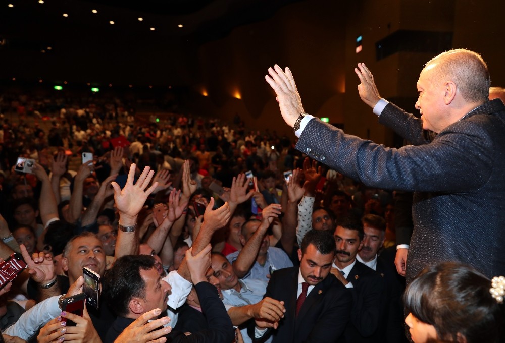 Cumhurbaşkanı Erdoğan Japonya’da Türk vatandaşlarıyla bir araya geldi 