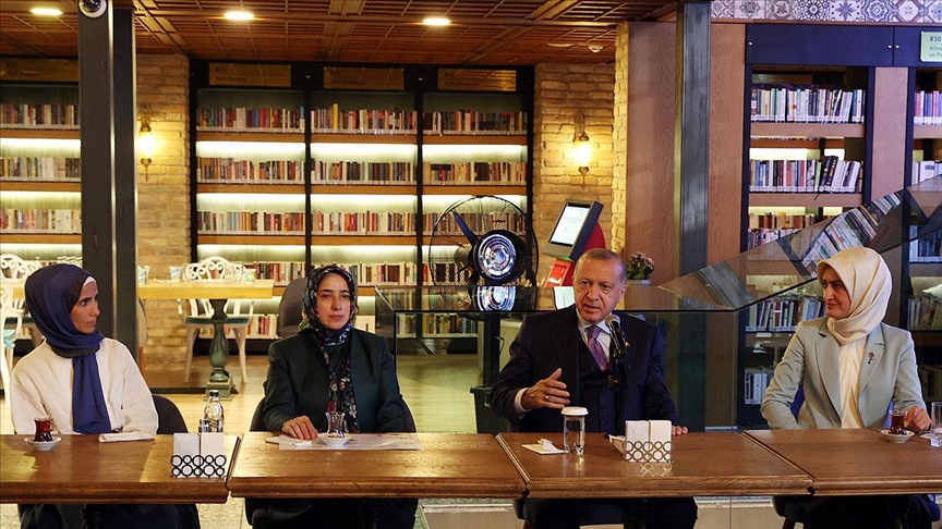 Cumhurbaşkanı Erdoğan KADEM hizmet içi eğitim kampını ziyaret etti