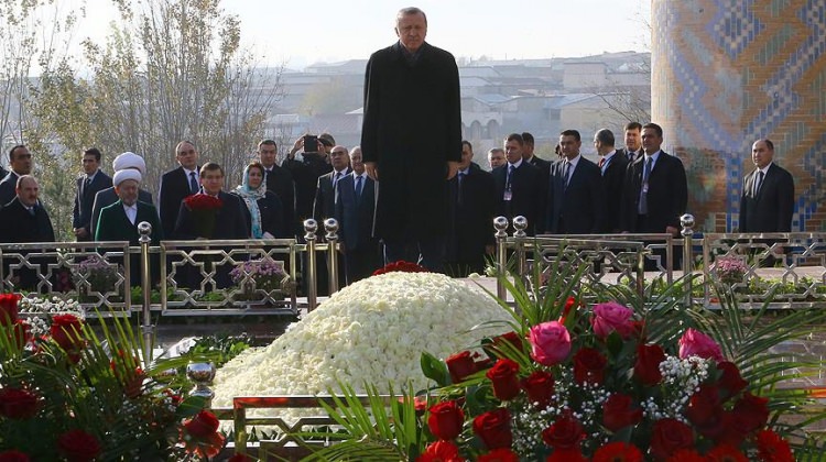 Cumhurbaşkanı Erdoğan Kerimov'un kabrini ziyaret etti