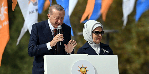 Cumhurbaşkanı Erdoğan, kongre öncesi bahçede bekleyenlere hitap etti