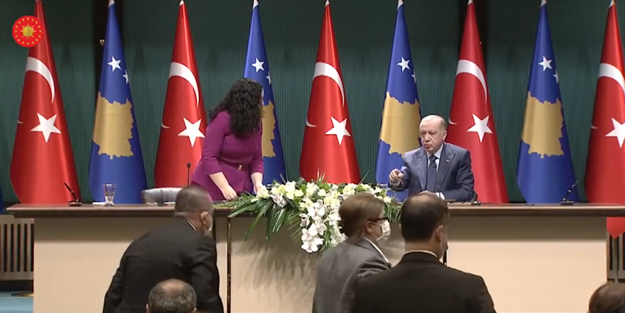 Cumhurbaşkanı Erdoğan Kosova Cumhurbaşkanı'nı böyle uyardı!