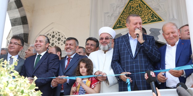 Cumhurbaşkanı Erdoğan, Küçükçekmece'de cami açılışına katıldı