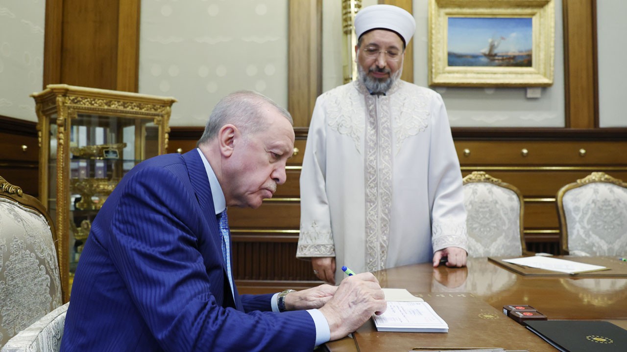 Cumhurbaşkanı Erdoğan kurbanını Türkiye Diyanet Vakfı'na bağışladı