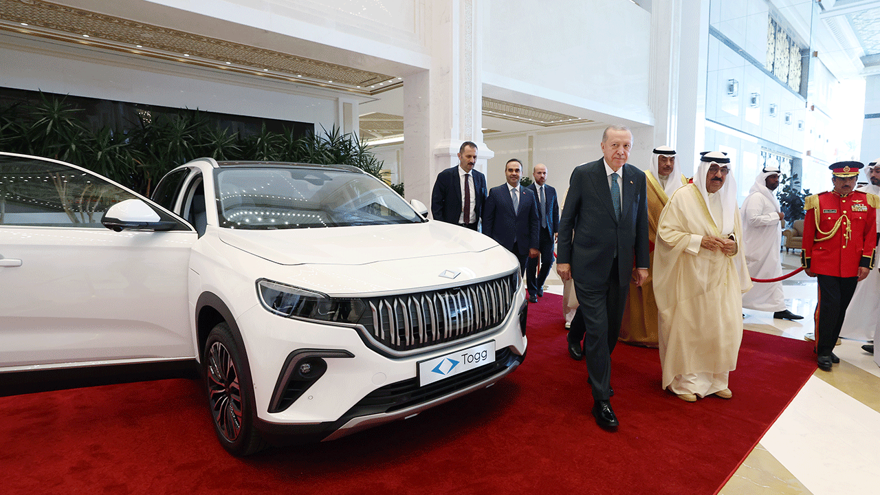 Cumhurbaşkanı Erdoğan, Kuveyt Emiri'ne Togg hediye etti