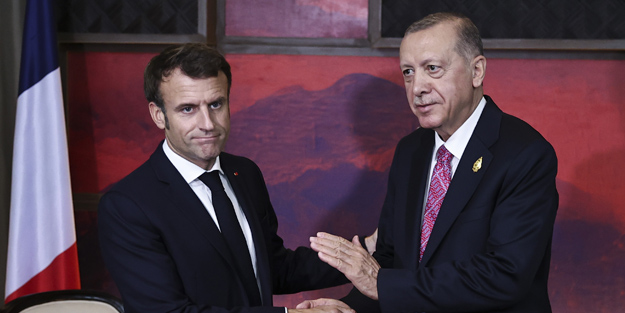 Cumhurbaşkanı Erdoğan Macron ile arasında geçen diyaloğu anlattı! 'Bazı yerlerde bana sataşıyorsun'