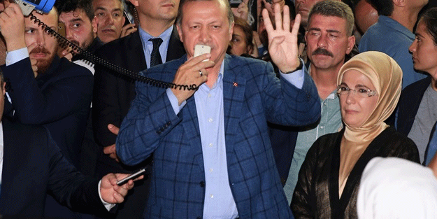 Cumhurbaşkanı Erdoğan megafonla çağrı yaptı