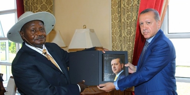 Cumhurbaşkanı Erdoğan mevkidaşına kitabını hediye etti
