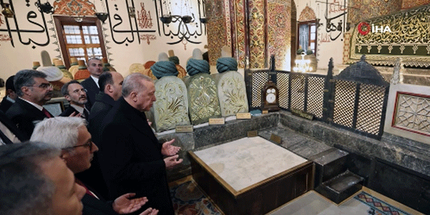 Cumhurbaşkanı Erdoğan Mevlana Hazretleri'nin türbesini ziyaret etti!