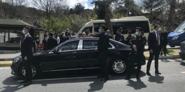 Cumhurbaşkanı Erdoğan minibüs durağına uğradı!