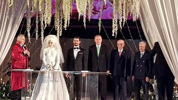 Cumhurbaşkanı Erdoğan nikah şahidi oldu