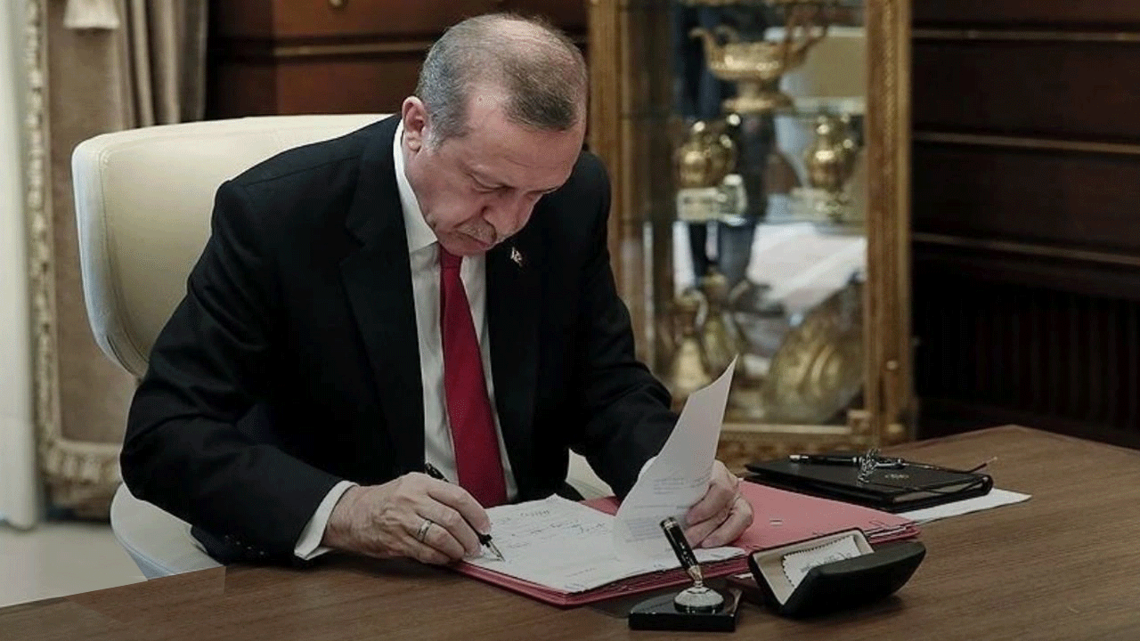 Cumhurbaşkanı Erdoğan o ismi görevden aldı! Resmi gazetede yayınlandı