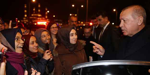 Cumhurbaşkanı Erdoğan öğrencileri kırmadı!