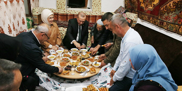 Reis-i Cumhur Erdoğan, orucunu vatandaşlarla açtı