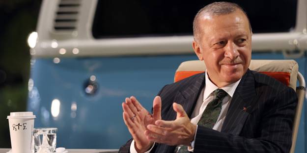 Cumhurbaşkanı Erdoğan paylaştı: Geceye birkaç gençlik fotoğrafı bırakalım