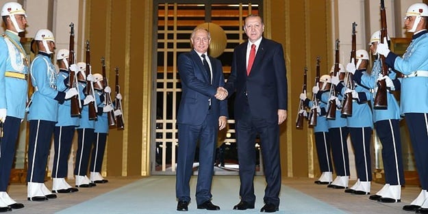 Cumhurbaşkanı Erdoğan, Putin'i resmi törenle karşıladı