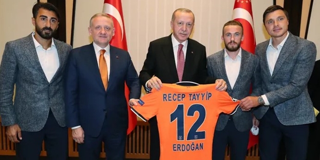 Cumhurbaşkanı Erdoğan şampiyon Başakşehir'i kabul etti
