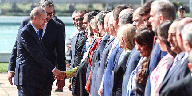 Cumhurbaşkanı Erdoğan, Sırbistan'da resmi törenle karşılandı