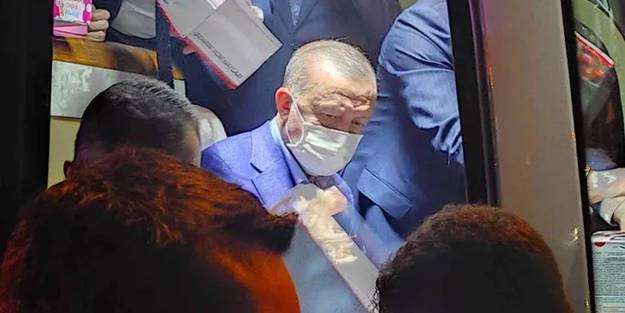 Cumhurbaşkanı Erdoğan, sloganları duyunca durdu