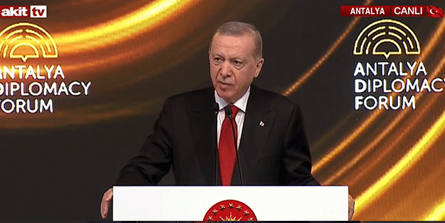 Cumhurbaşkanı Erdoğan: Türkiye'nin hiçbir hadiseyi uzaktan seyretme lüksü yoktur