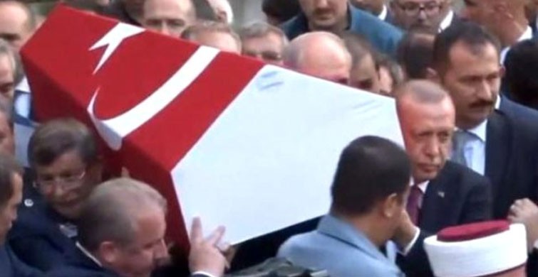 Cumhurbaşkanı Erdoğan ve Davutoğlu, beraber tabut taşıdılar