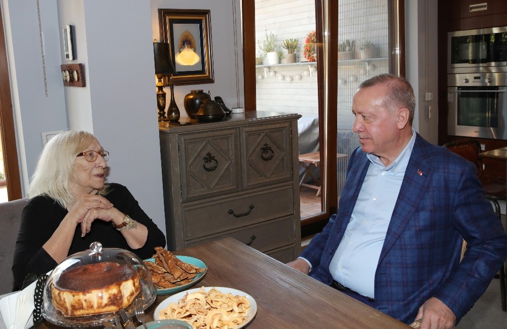 Cumhurbaşkanı Erdoğan yazar Alev Alatlı’yı ziyaret etti 