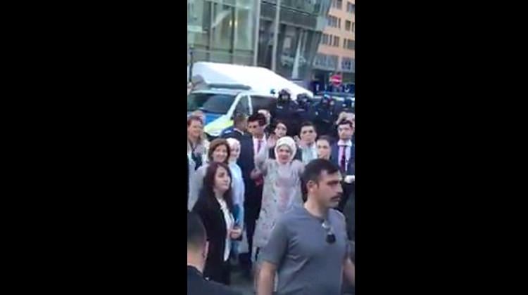 Cumhurbaşkanı Erdoğan'a Almanya'da sevgi seli