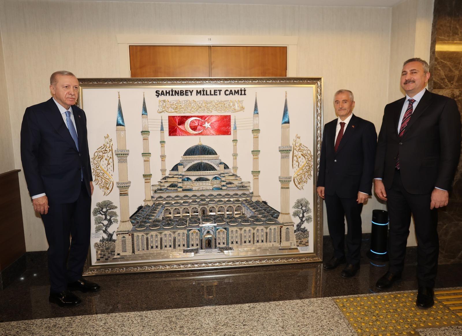 Cumhurbaşkanı Erdoğan'a Başkan Tahmazoğlu'ndan anlamlı hediye