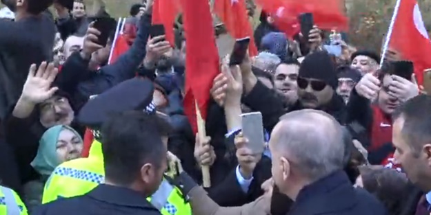 Cumhurbaşkanı Erdoğan'a Londra'da sevgi seli!