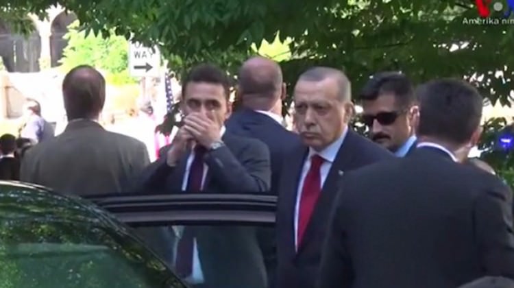 Cumhurbaşkanı Erdoğan'a taşla saldıracaklardı