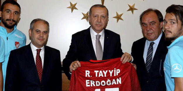 Erdoğan'a verilen formanın numarasına dikkat