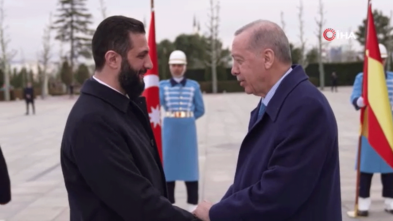 Erdoğan'dan Şara'ya jest