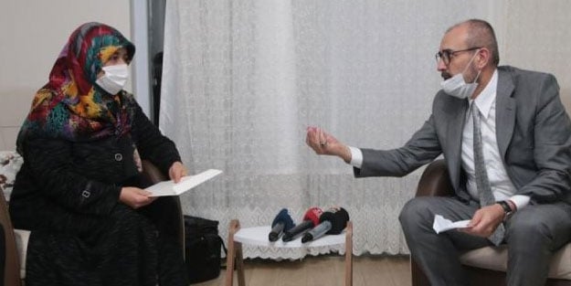 Cumhurbaşkanı Erdoğan'dan anlamlı hediye! Ünal teslim etti