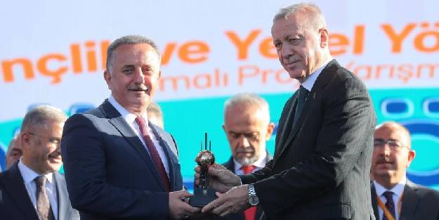 Cumhurbaşkanı Erdoğan’dan Bağcılar’a “Spor Kenti” ödülü