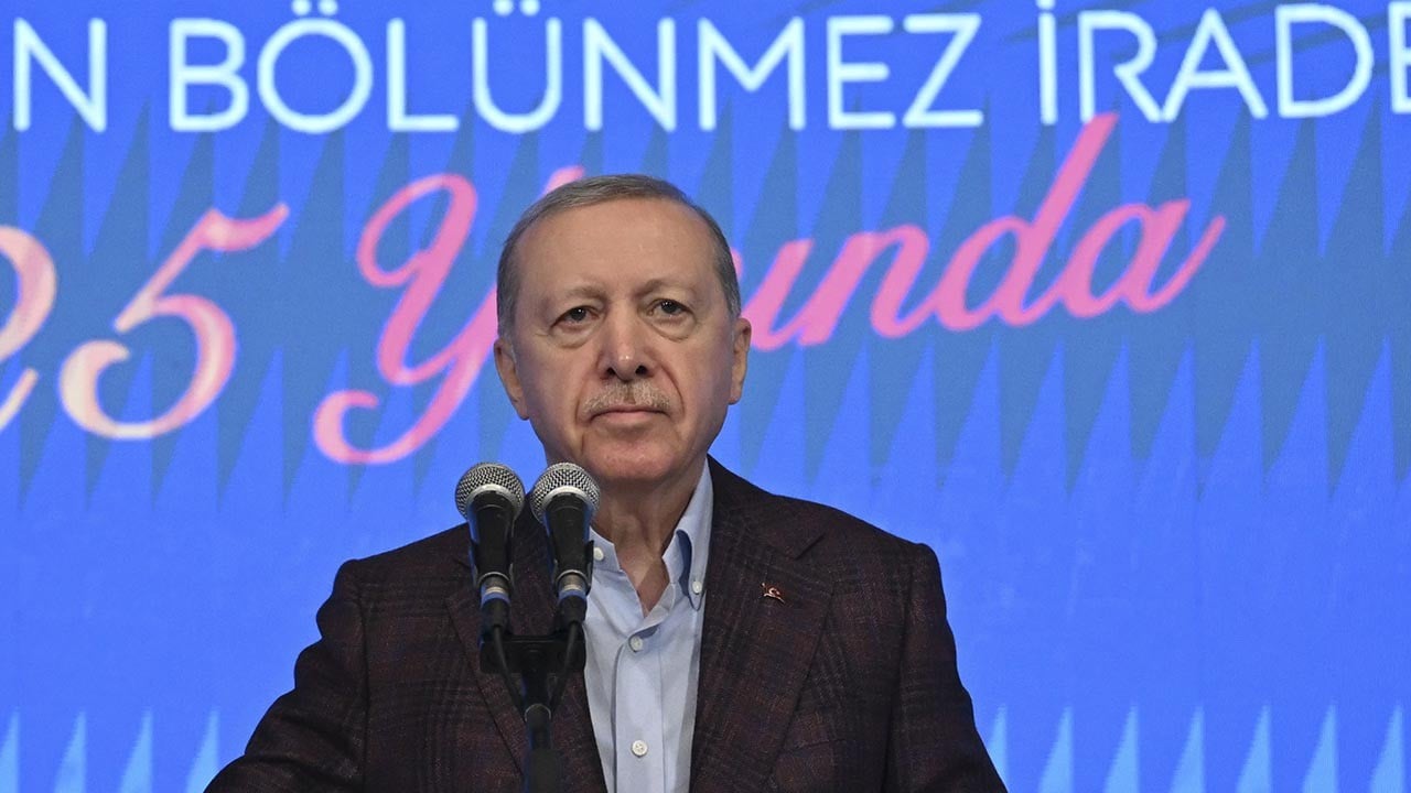 Cumhurbaşkanı Erdoğan'dan başörtüsü karşıtlarına tepki: Geri kafalı fosiller