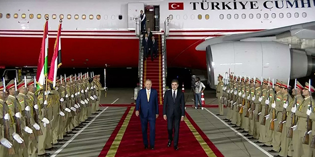 Cumhurbaşkanı Erdoğan'dan bir ilk! Barzani havalimanında karşıladı