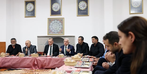 Cumhurbaşkanı Erdoğan'dan cemevine ziyaret! Muharrem iftarına katıldı