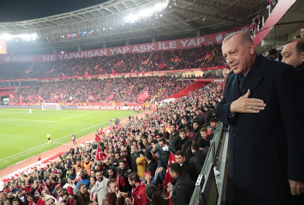 Cumhurbaşkanı Erdoğan’dan Eskişehirspor’a reklam panosu jesti 