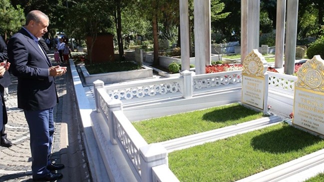 Cumhurbaşkanı Erdoğan'dan kabir ziyareti